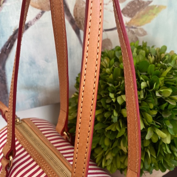 DOONEY & BOURKE 🩷FUCHSIA PINK & WHITE🤍 STRIPED BARREL SHOULDER BAG🩷LIKE NEW🤍 - Picture 10 of 17